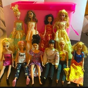 Barbie and friends fashion dolls and carrying case